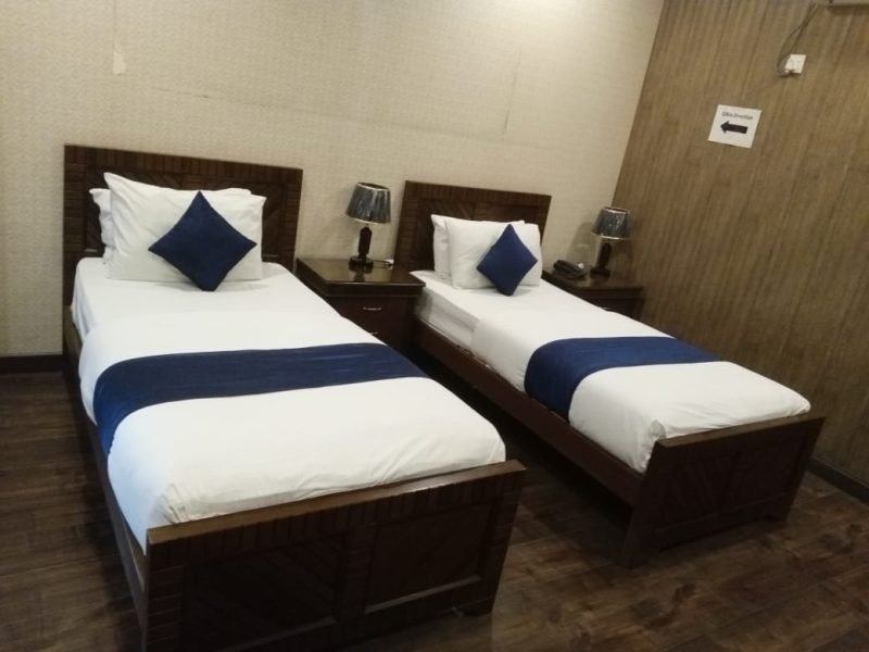 Twin Bed Room