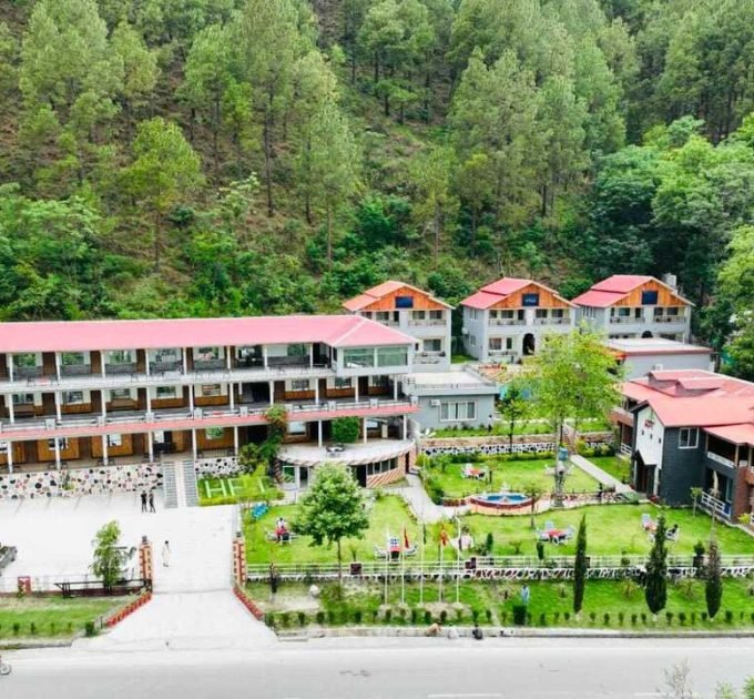 Hotel Pine Track (Balakot)
