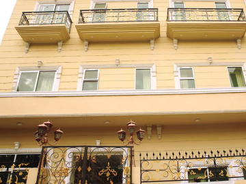 Golden One Hotel (Lahore)