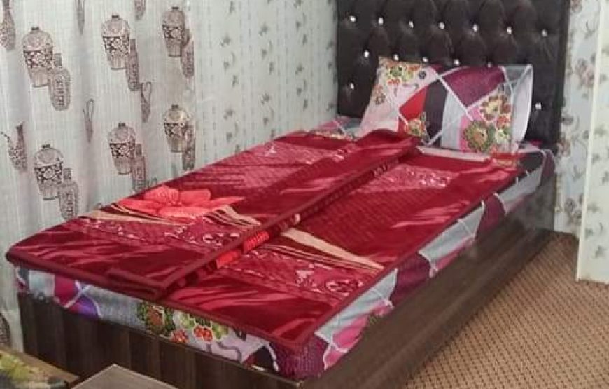 Single Bed Room.