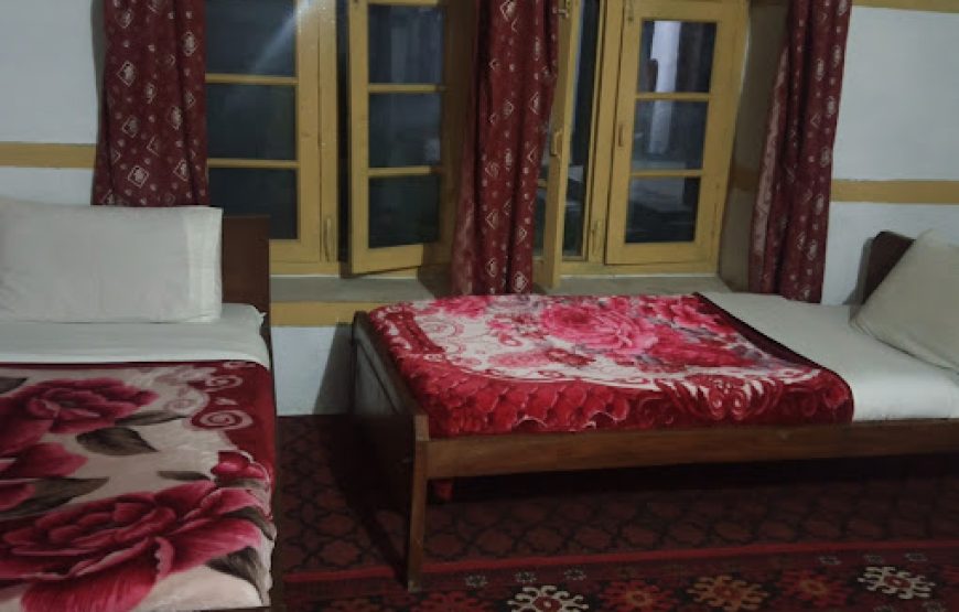 Foreigner Tourist Inn (Kalash Valley)