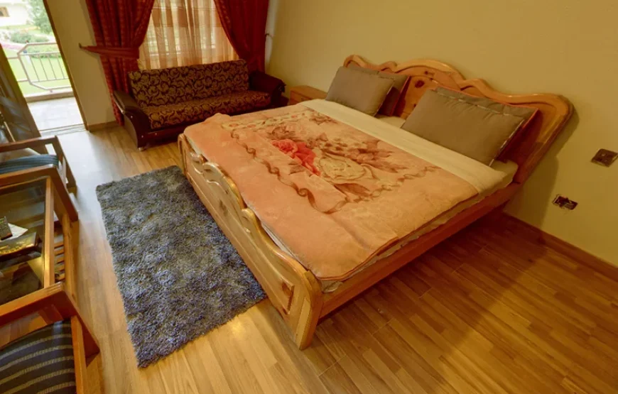 Pine Park Hotel and Resort (Shogran)