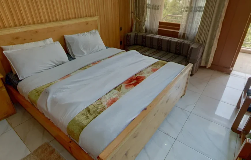 Pine Park Hotel and Resort (Shogran)