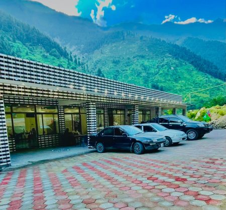The Abbott Crown Hotel (Kaghan)