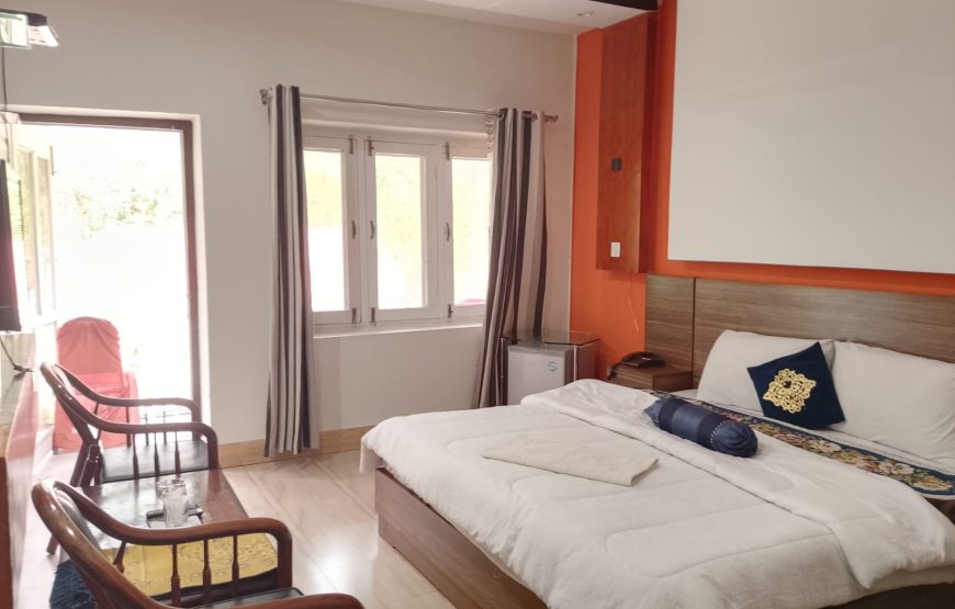 Valley Tracker Hotel (Keran)