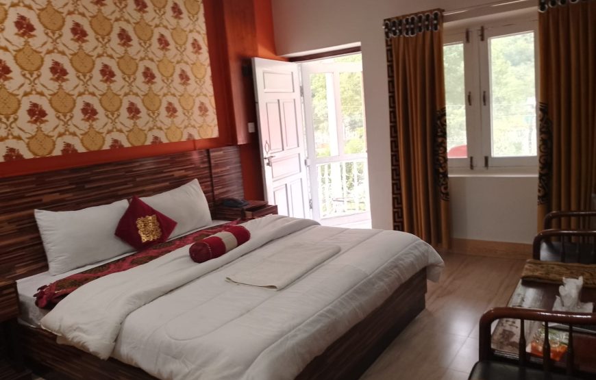 Valley Tracker Hotel (Keran)