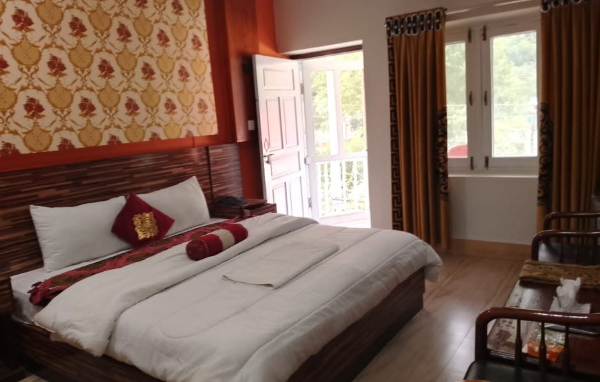 Valley Tracker Hotel (Keran)