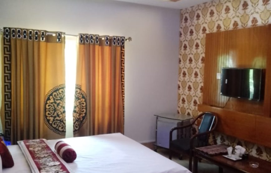 Valley Tracker Hotel (Keran)