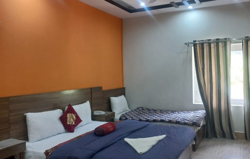 Valley Tracker Hotel (Keran)